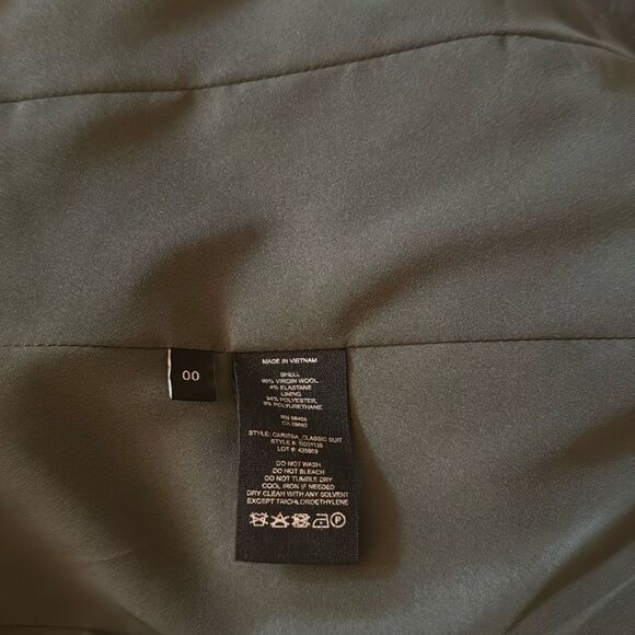 Theory Slim Fit Stretch Wool Woman’s 2 Button Blazer.   Green. Size00. - Picture 5 of 5